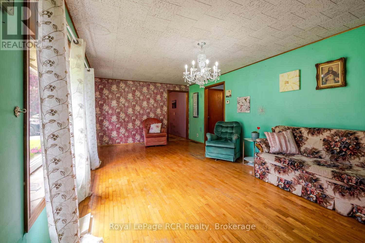 873 14TH STREET W - 13