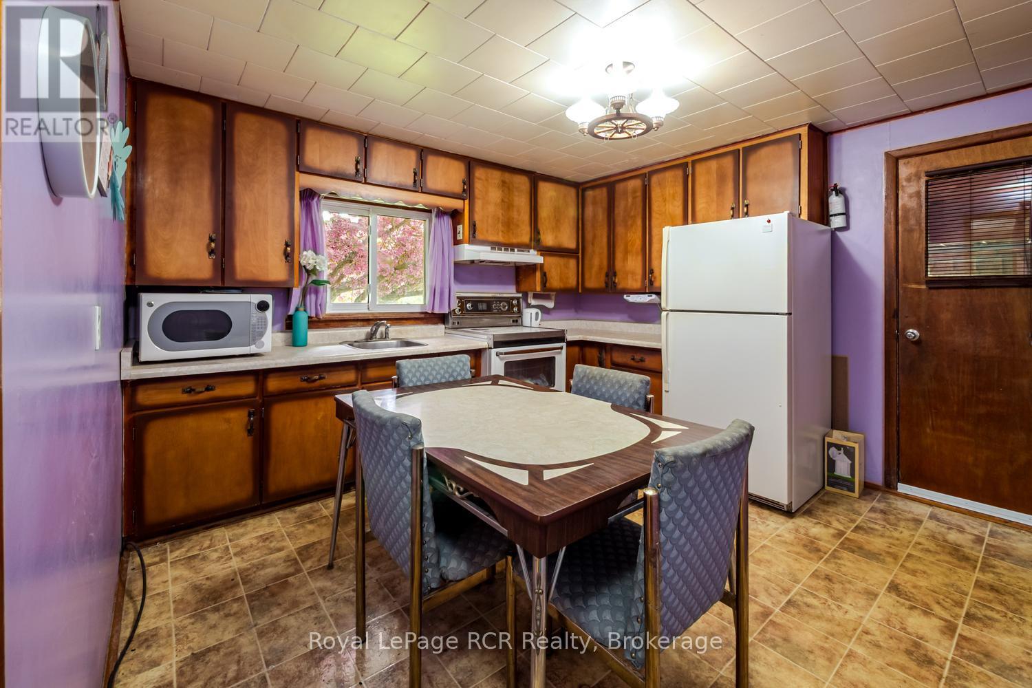 873 14TH STREET W - 15