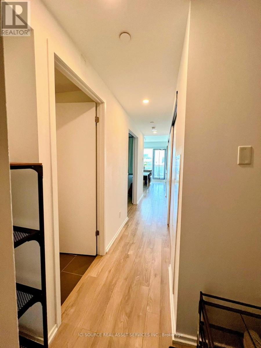 2203 - 197 YONGE STREET