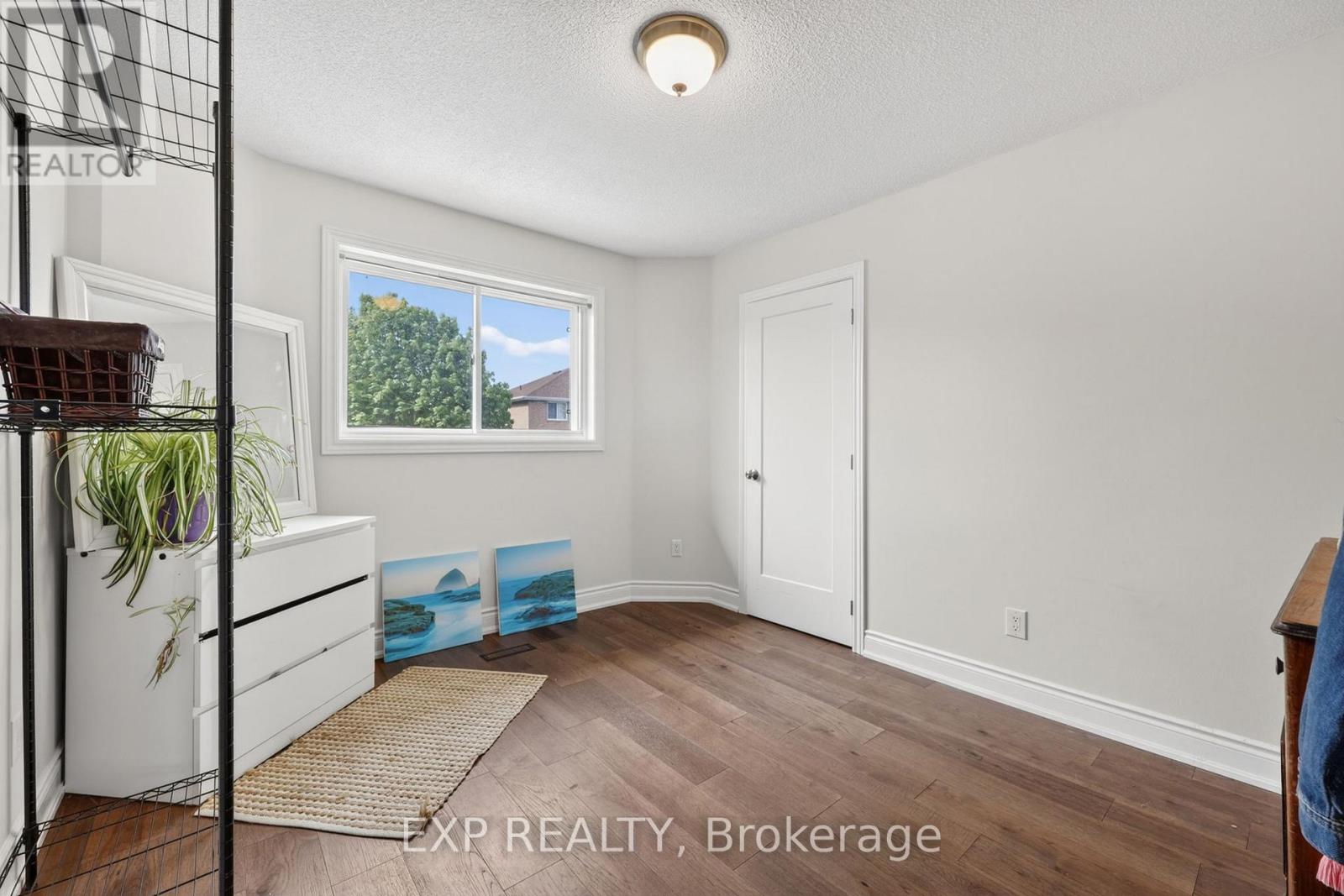 93 TAYLOR DRIVE - 23
