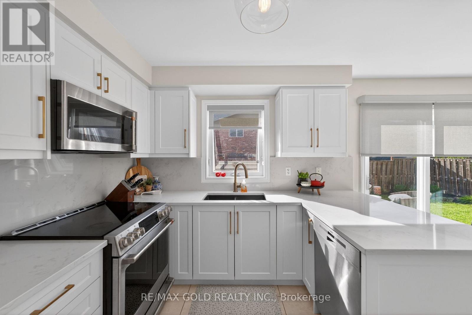 50 FAIRHILL AVENUE - 24