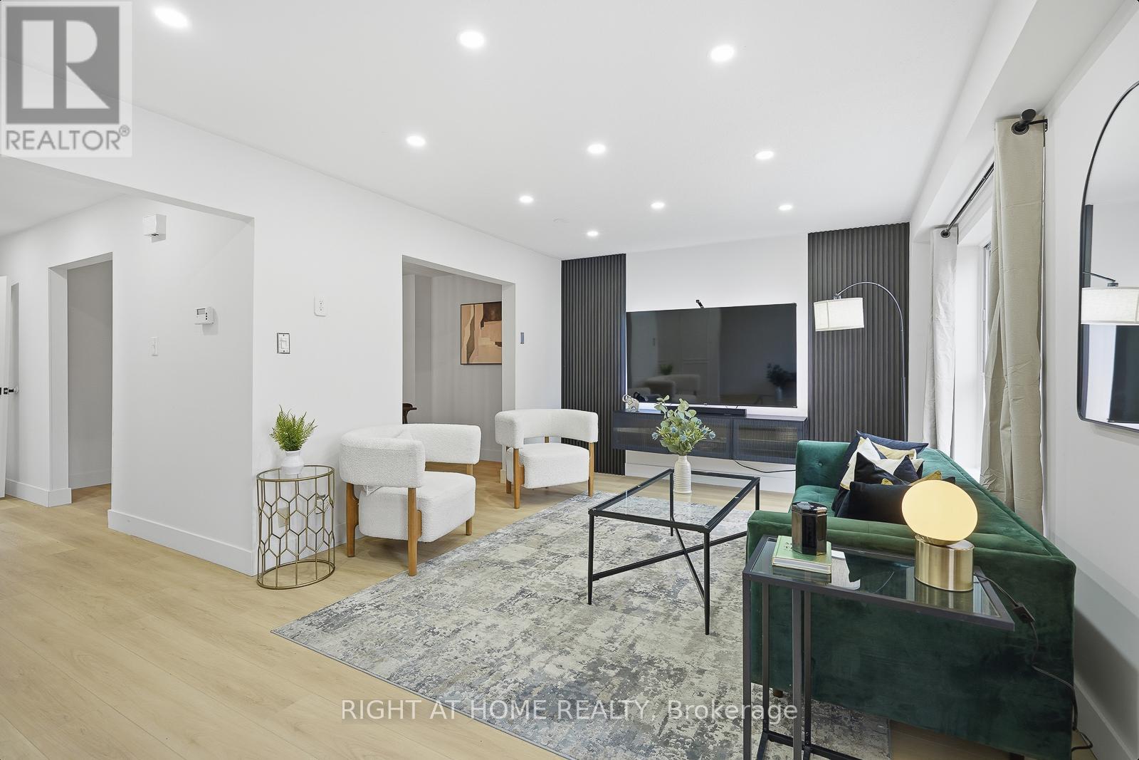 216 FLEETWOOD CRESCENT - 1
