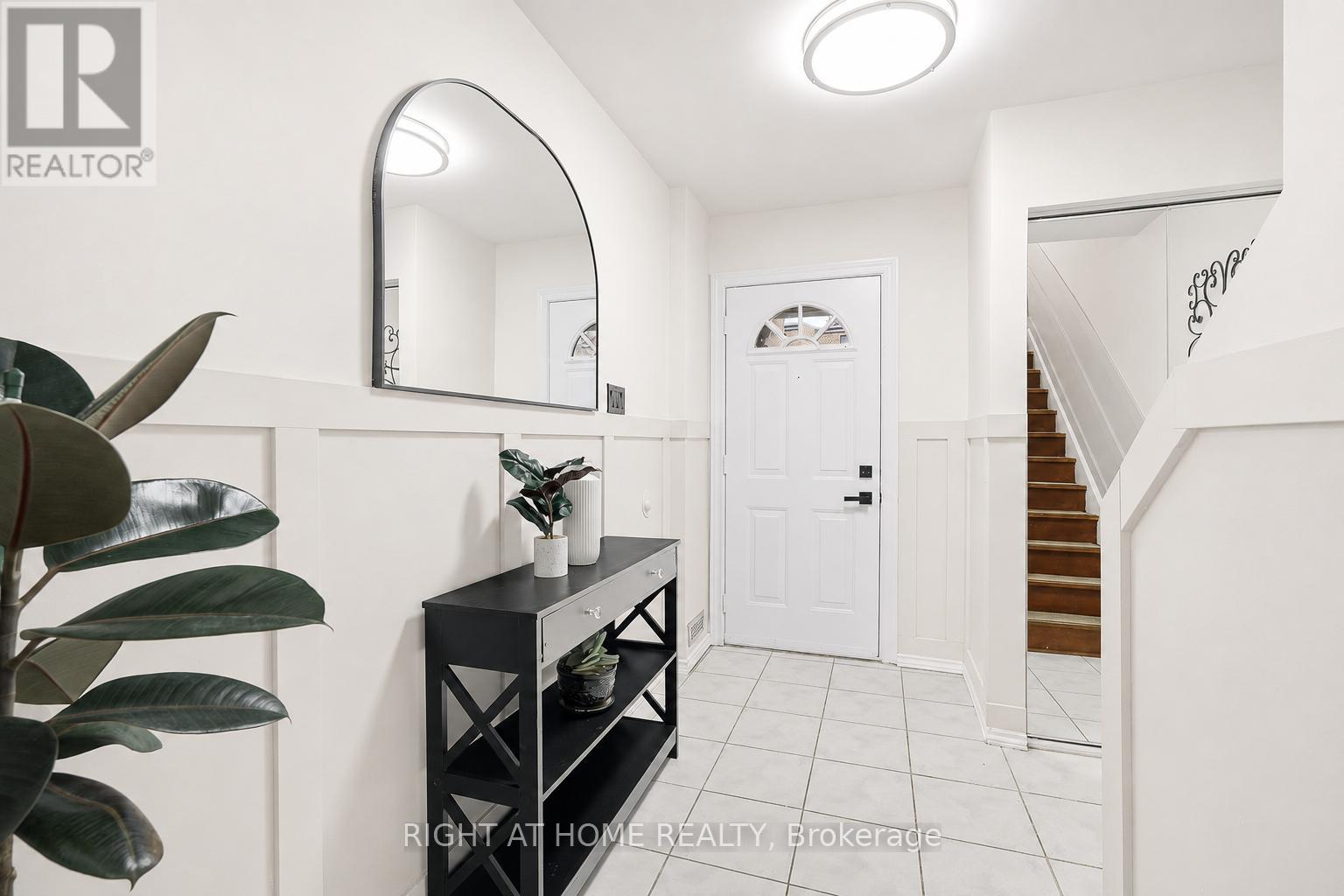 216 FLEETWOOD CRESCENT - 2