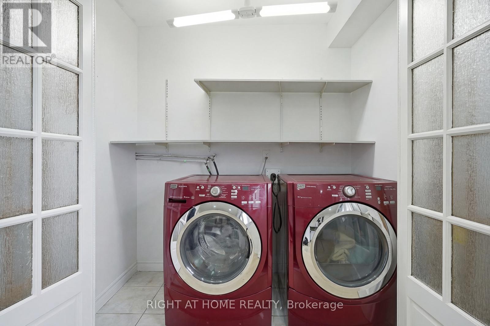216 FLEETWOOD CRESCENT - 20
