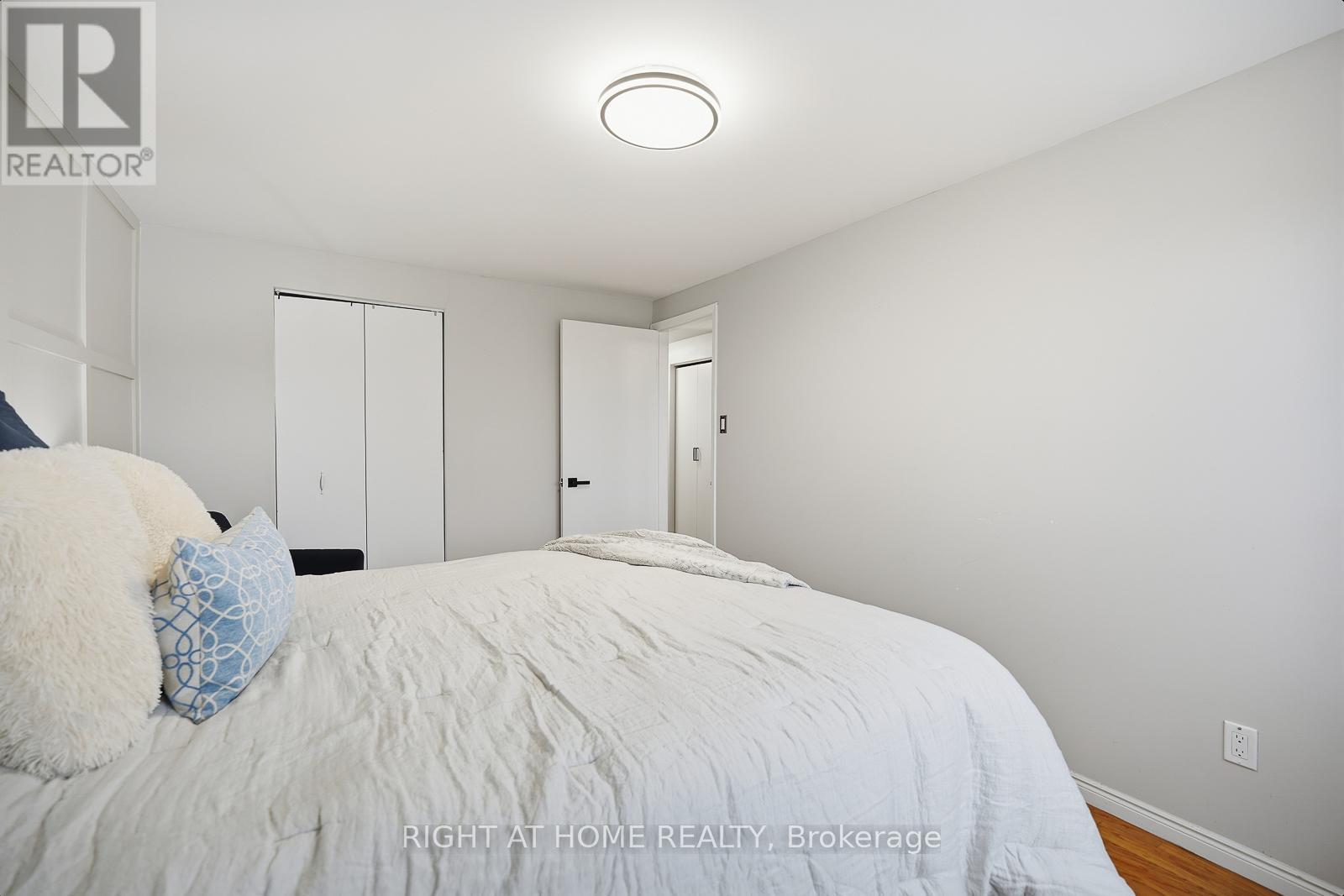 216 FLEETWOOD CRESCENT - 21