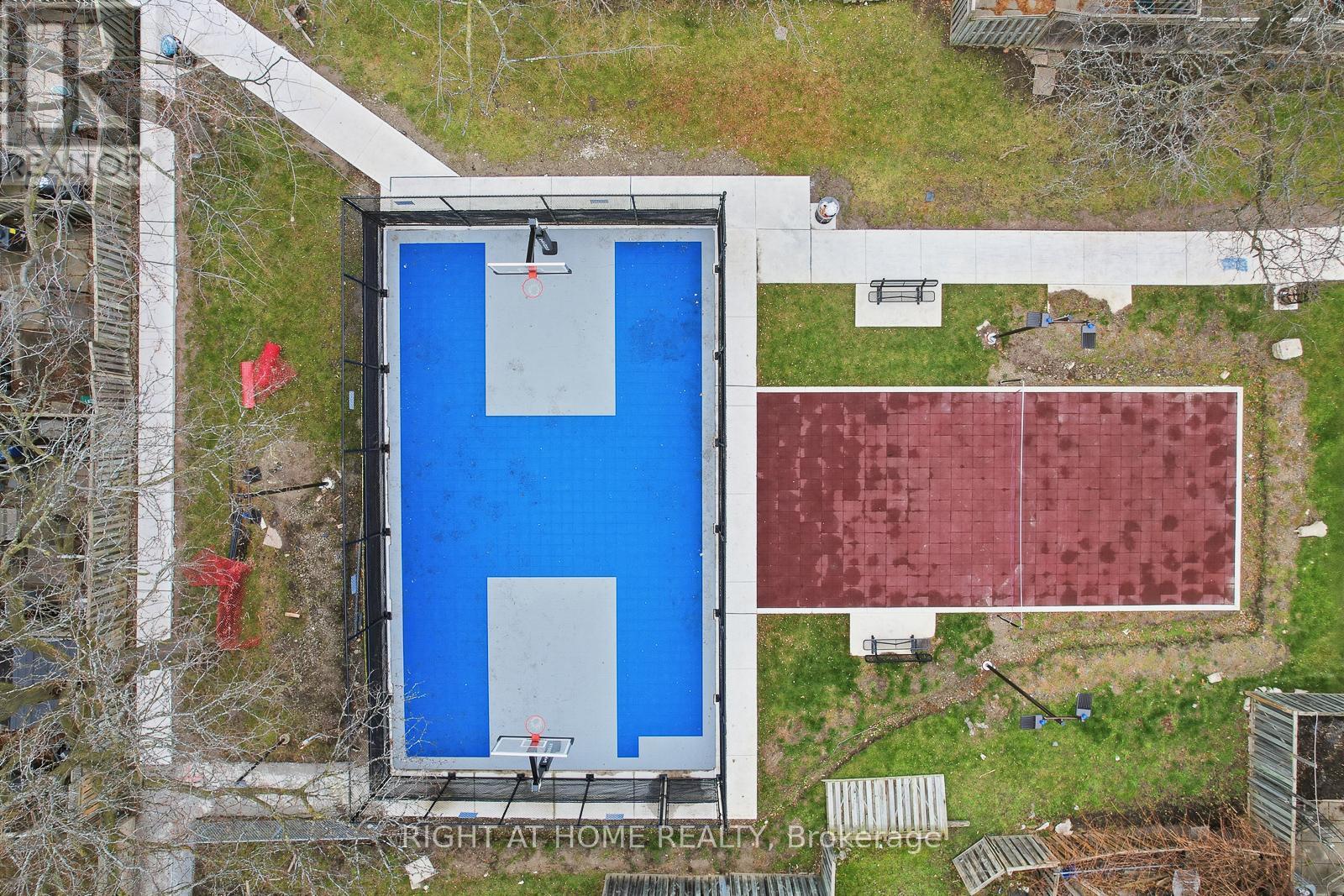 216 FLEETWOOD CRESCENT - 36