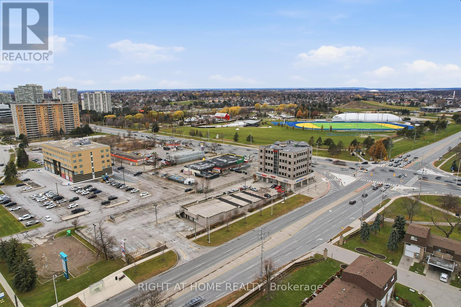 216 FLEETWOOD CRESCENT - 41