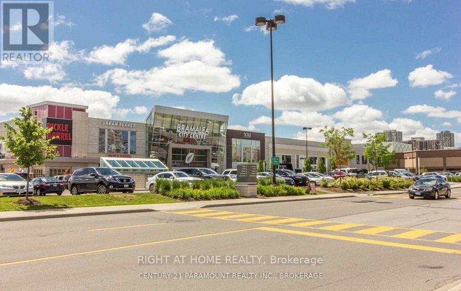 216 FLEETWOOD CRESCENT - 44