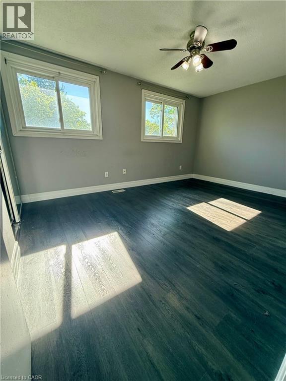 #30 25 UPPER CANADA Drive - 12