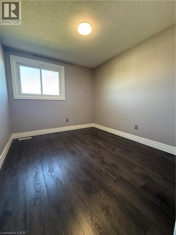 #30 25 UPPER CANADA Drive - 16