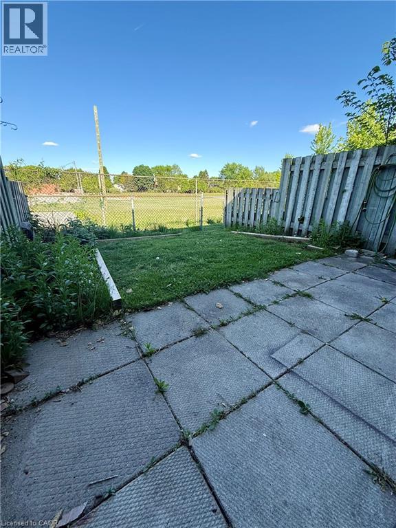 #30 25 UPPER CANADA Drive - 10