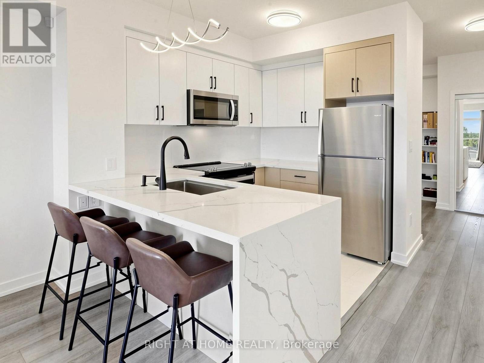 #1013 450 DUNDAS STREET E - 10