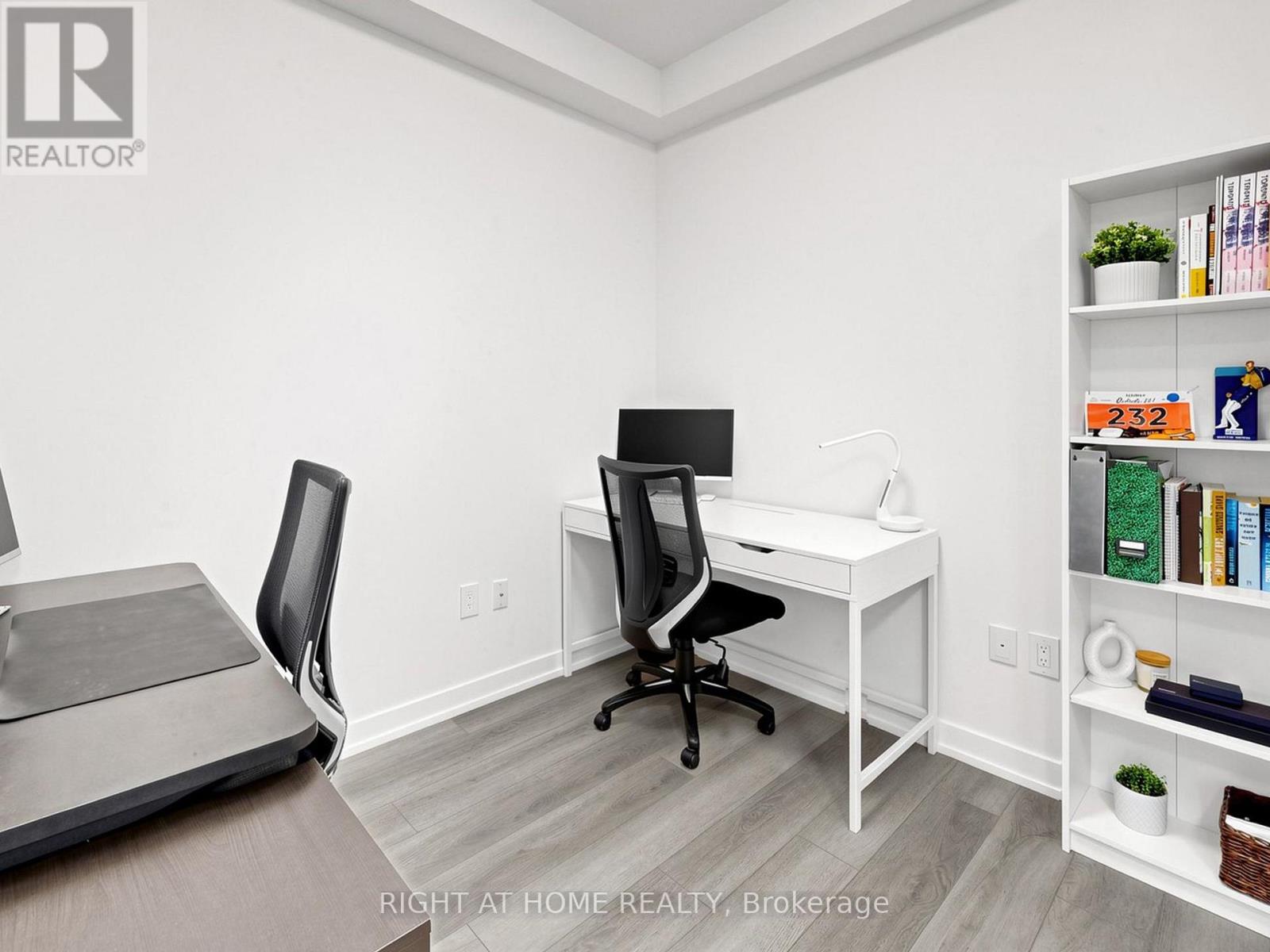 #1013 450 DUNDAS STREET E - 16