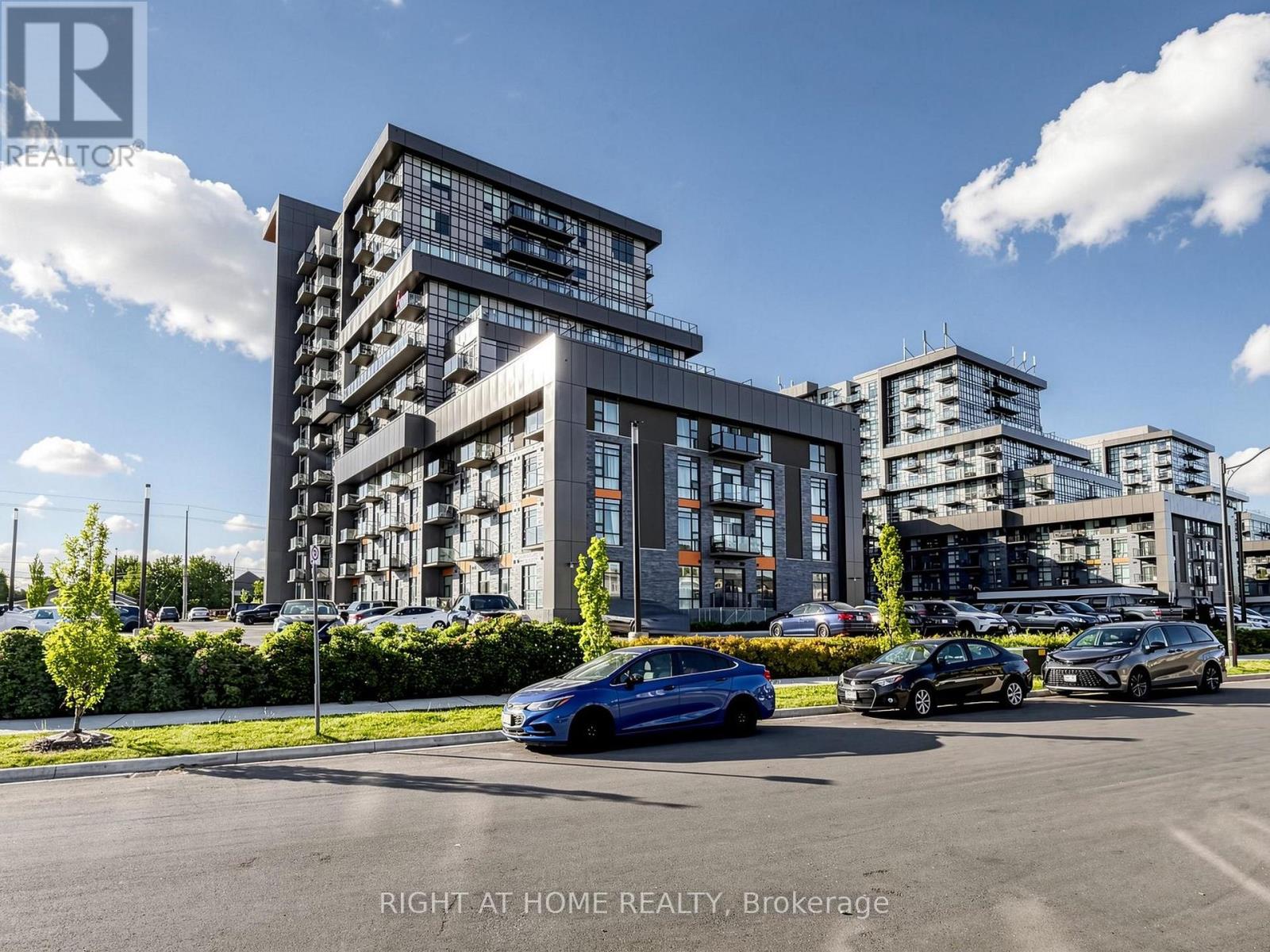 #1013 450 DUNDAS STREET E - 2
