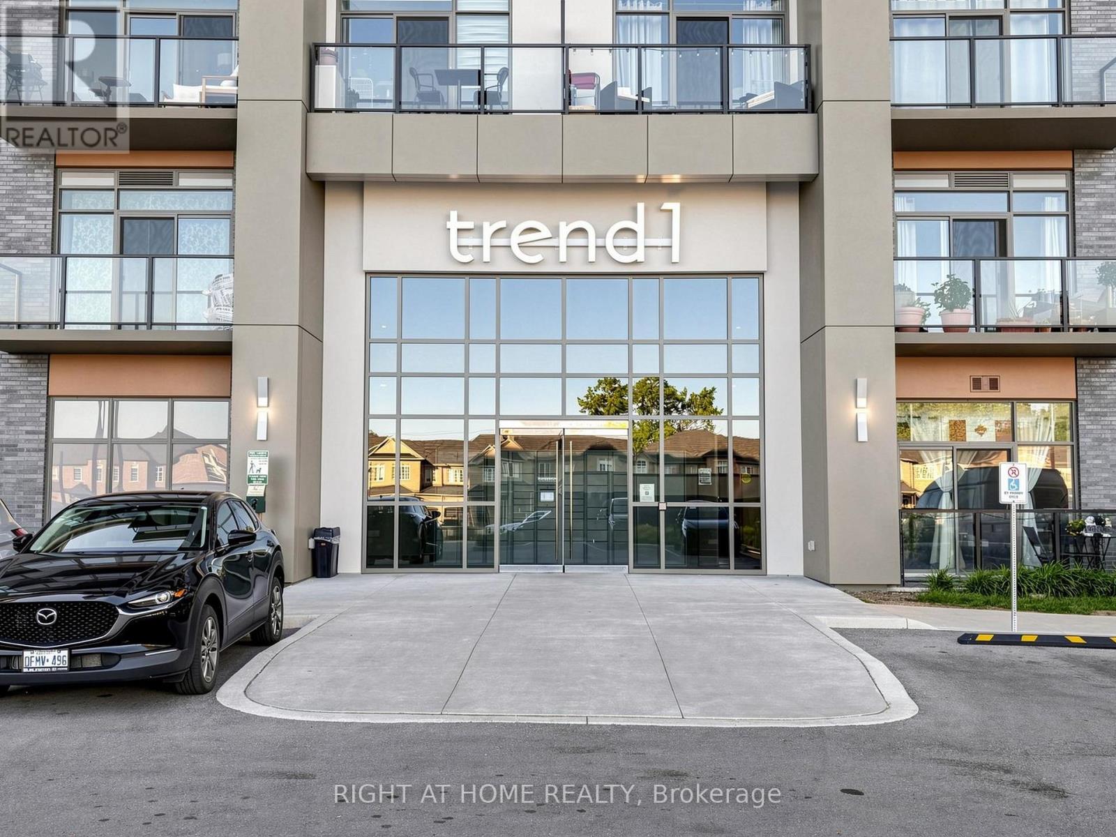 #1013 450 DUNDAS STREET E - 3