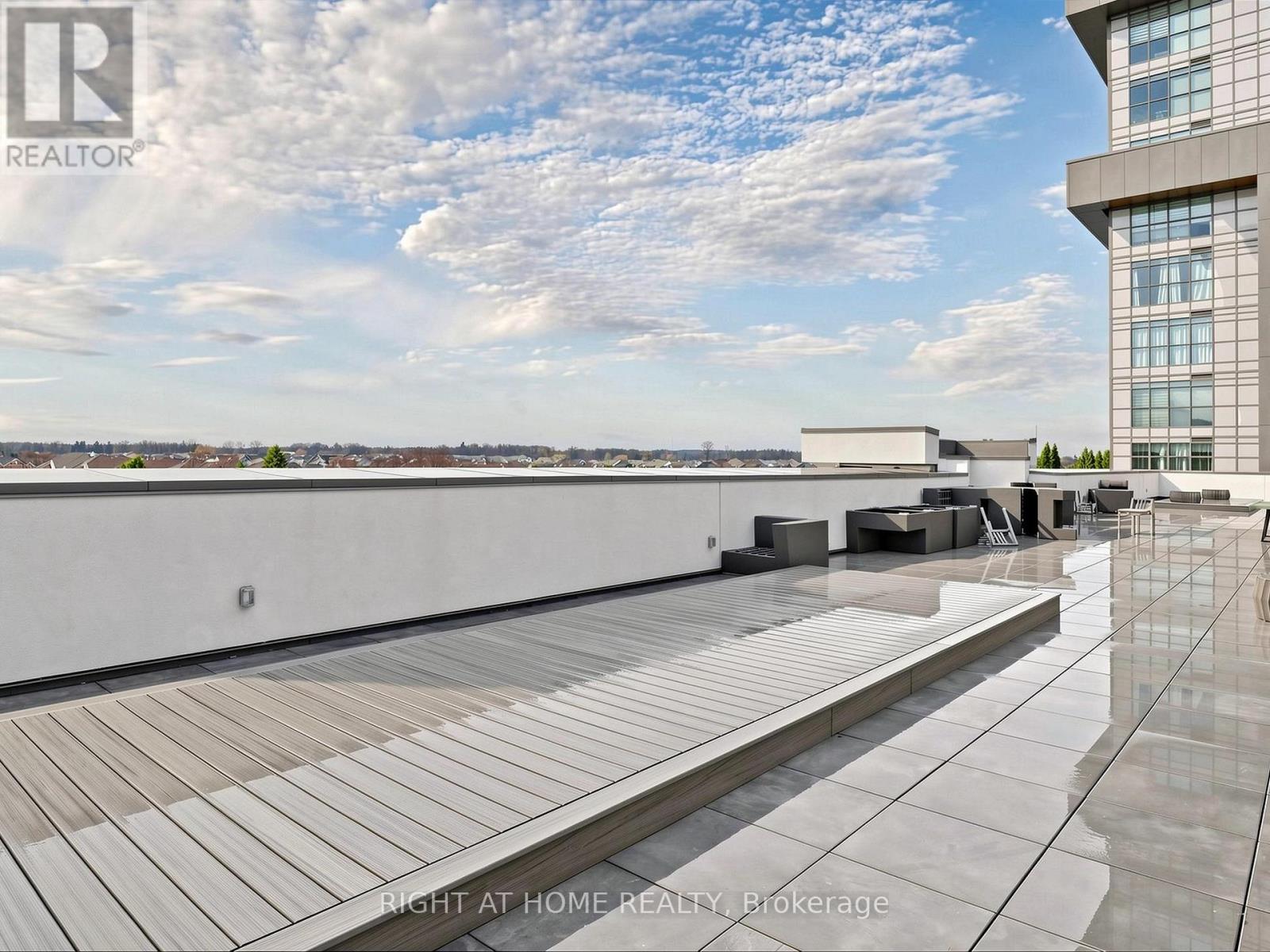 #1013 450 DUNDAS STREET E - 35