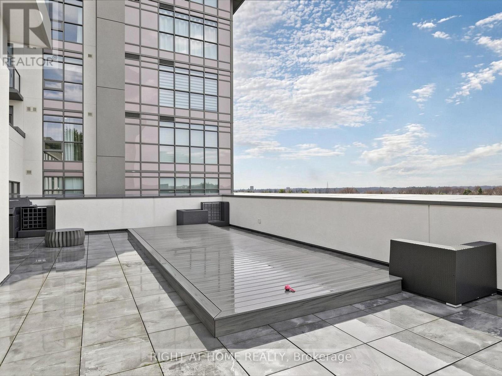 #1013 450 DUNDAS STREET E - 36