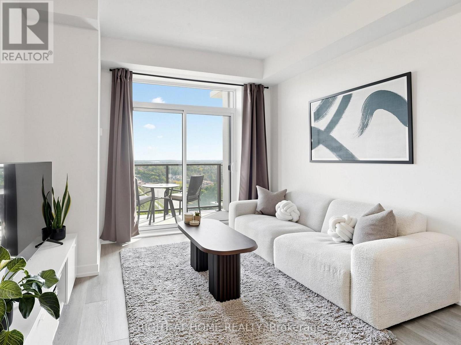 #1013 450 DUNDAS STREET E - 5