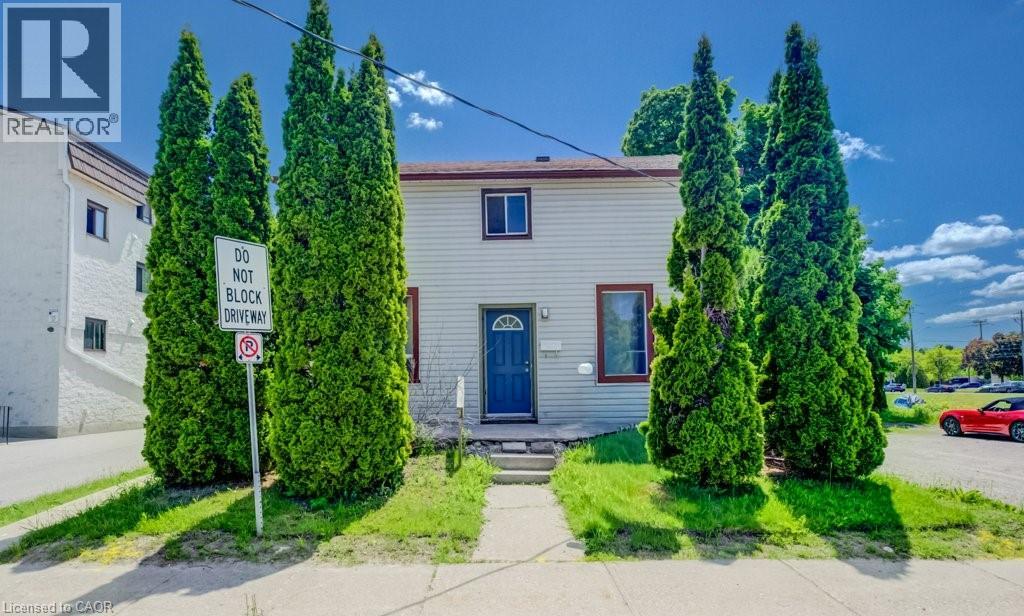 11 SIMCOE Street