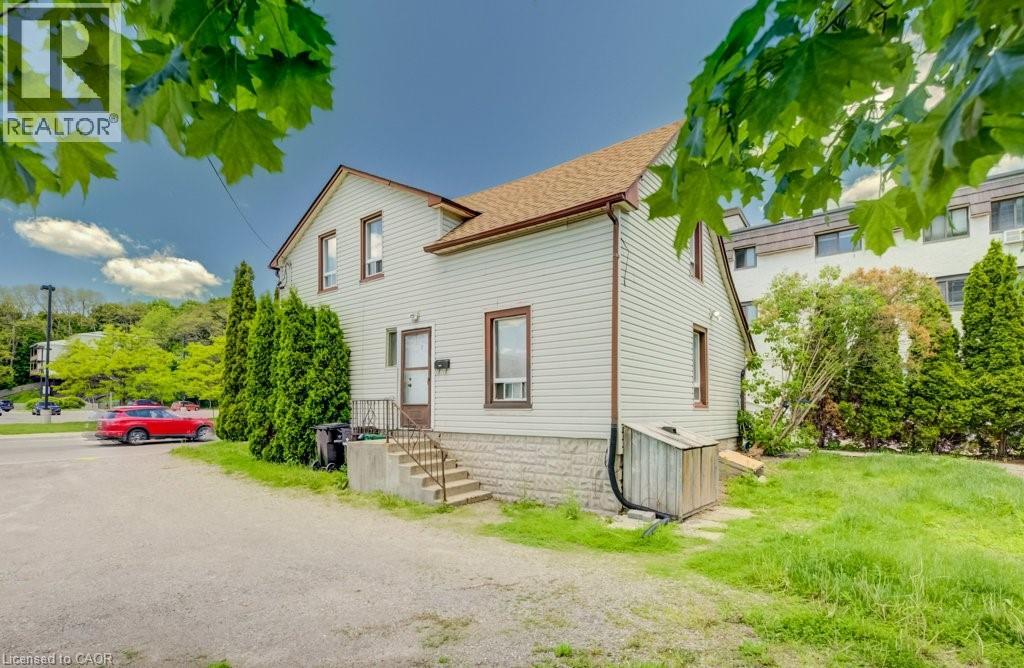 11 SIMCOE Street - 5