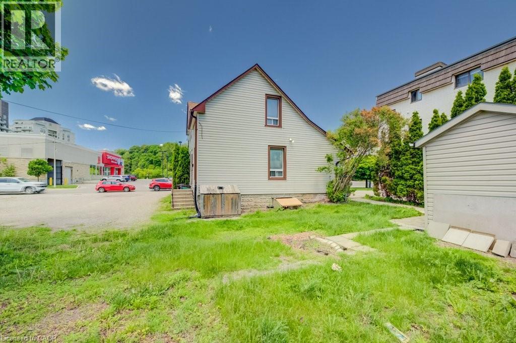 11 SIMCOE Street - 29