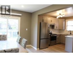 Kitchen - 4935 Willmott Street, Niagara Falls, ON L2E1Z6 Photo 9