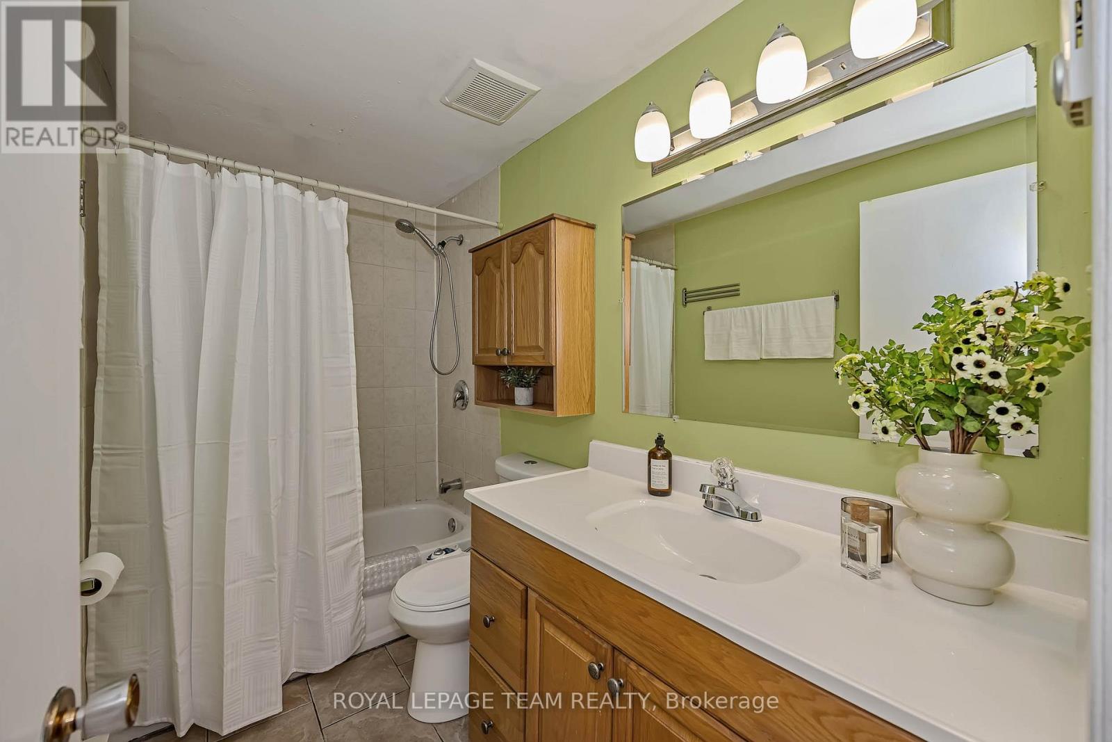 #26 3107 STOCKTON DRIVE - 17