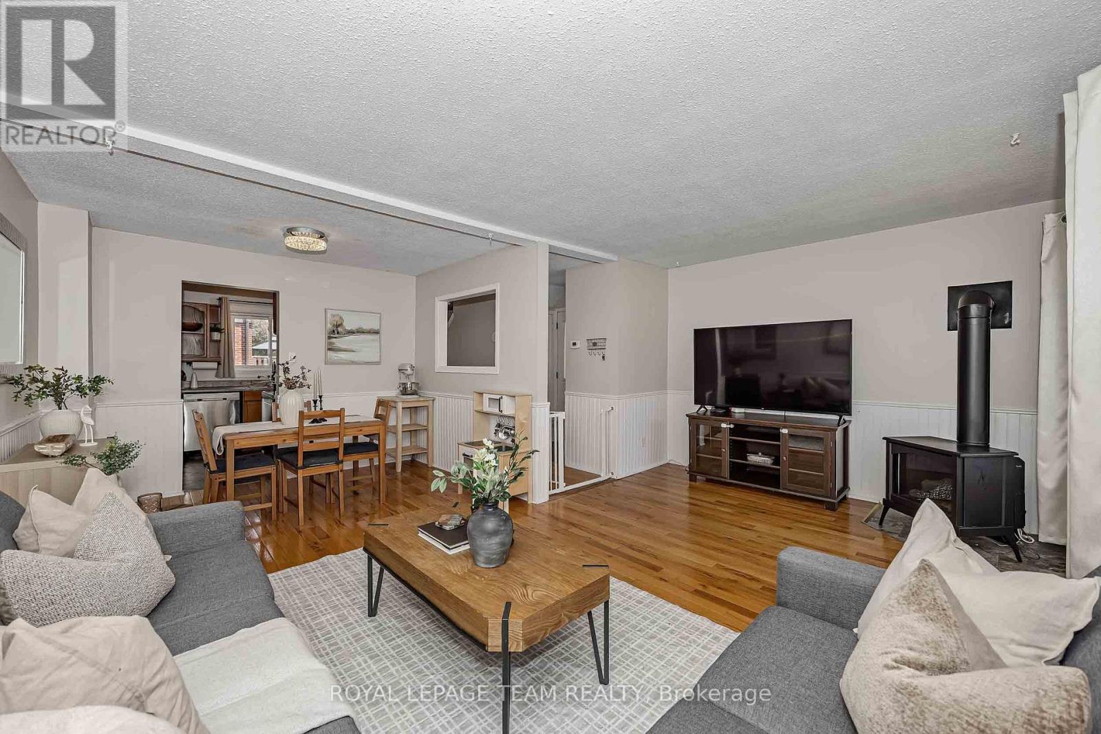 3 Bed, 2 Bath House for Sale in Ottawa – 26 – 3107 STOCKTON DRIVE, Ottawa – MLS# X13232256 - Image 6