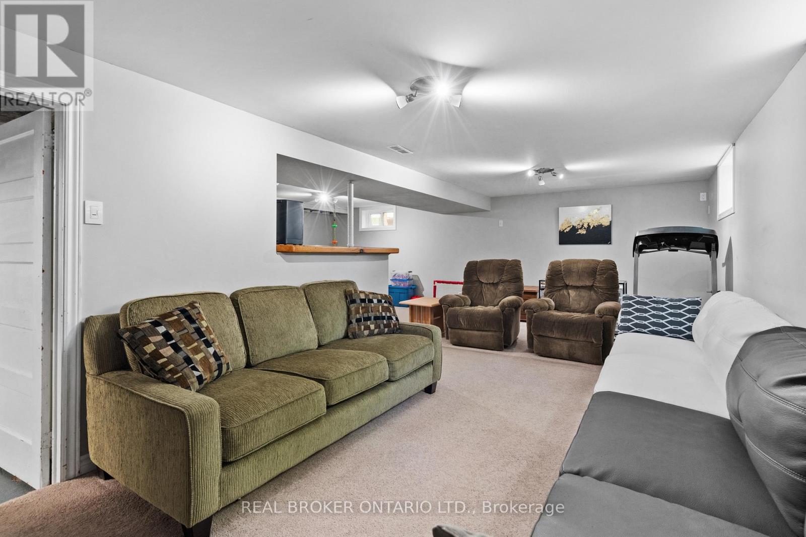 8 GOLDSMITH AVENUE - 16