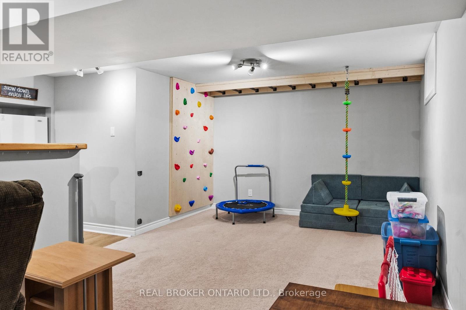 8 GOLDSMITH AVENUE - 18