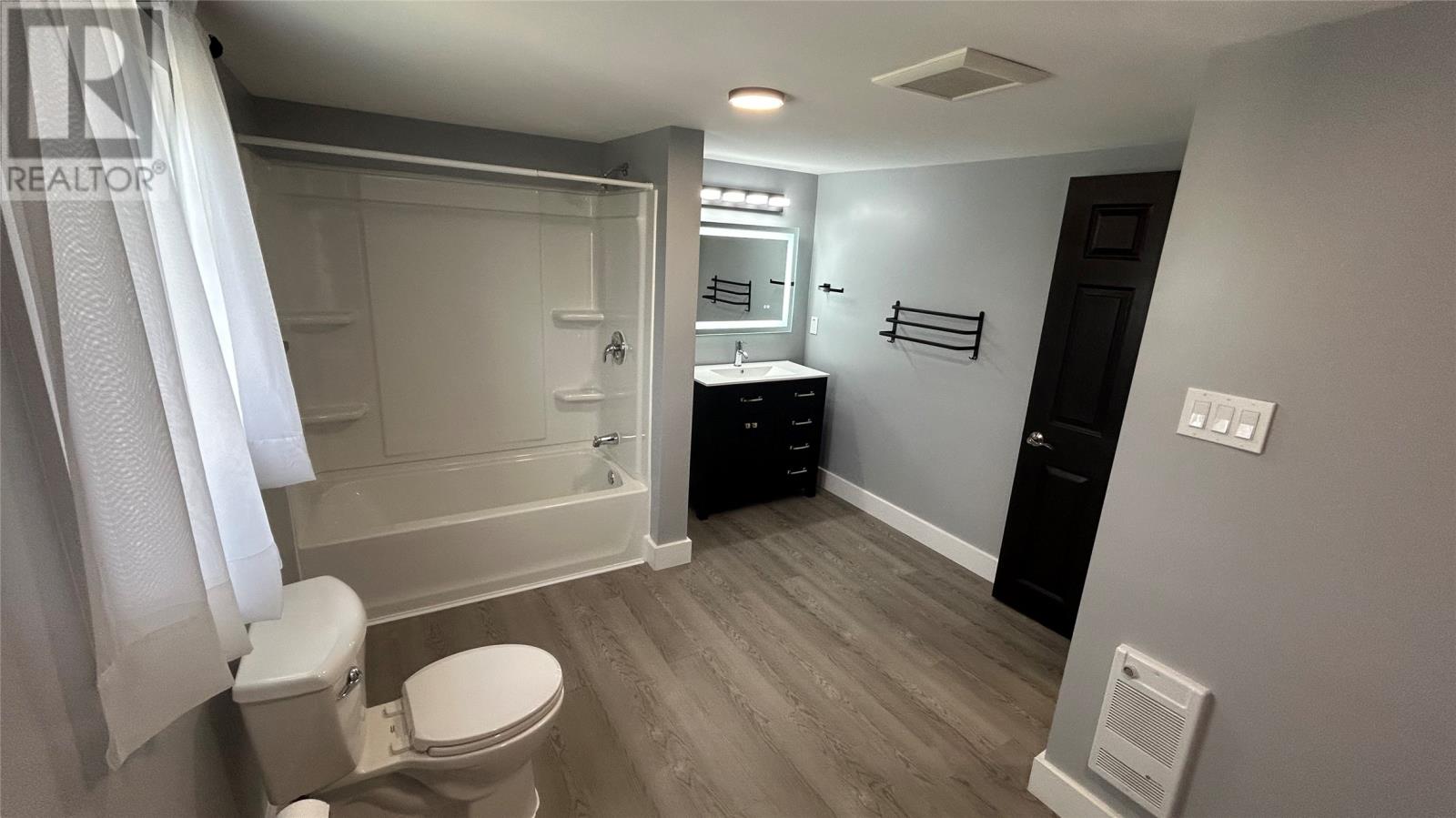4 Spruce Drive - 28