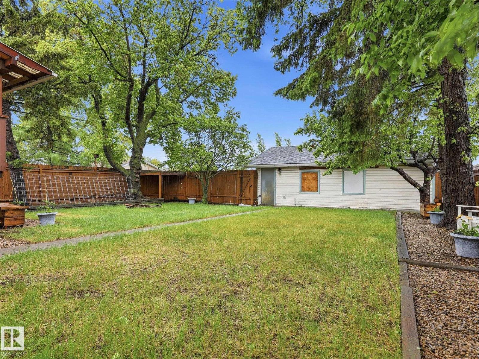3548 65 ST NW - 31