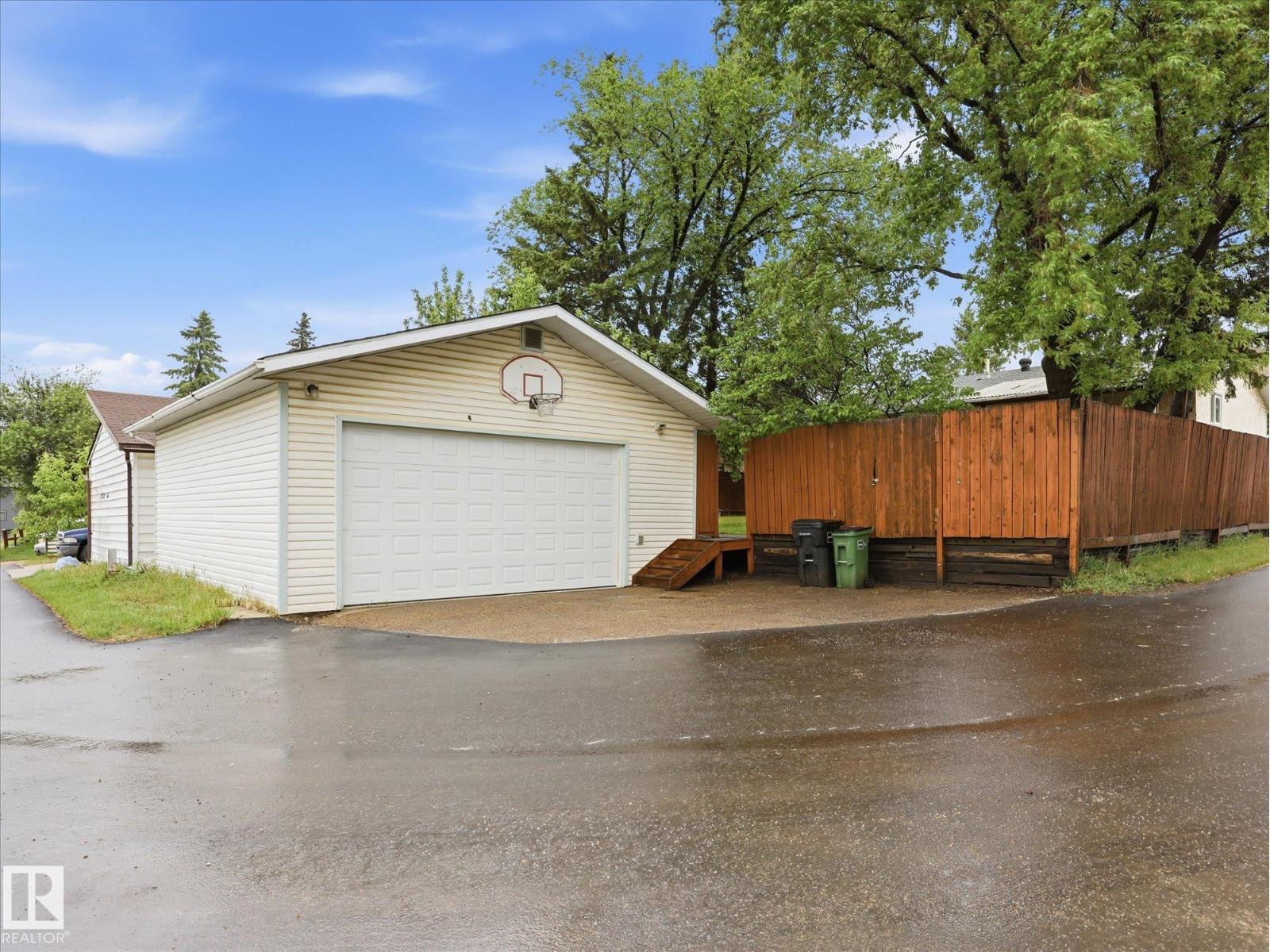 3548 65 ST NW - 36