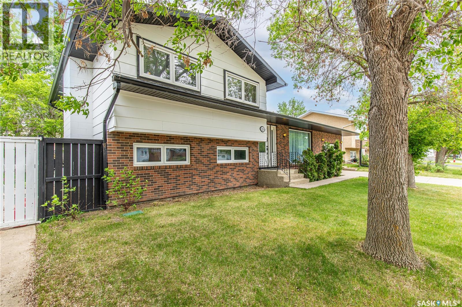 1229 Pascoe DRIVE W - Image 3