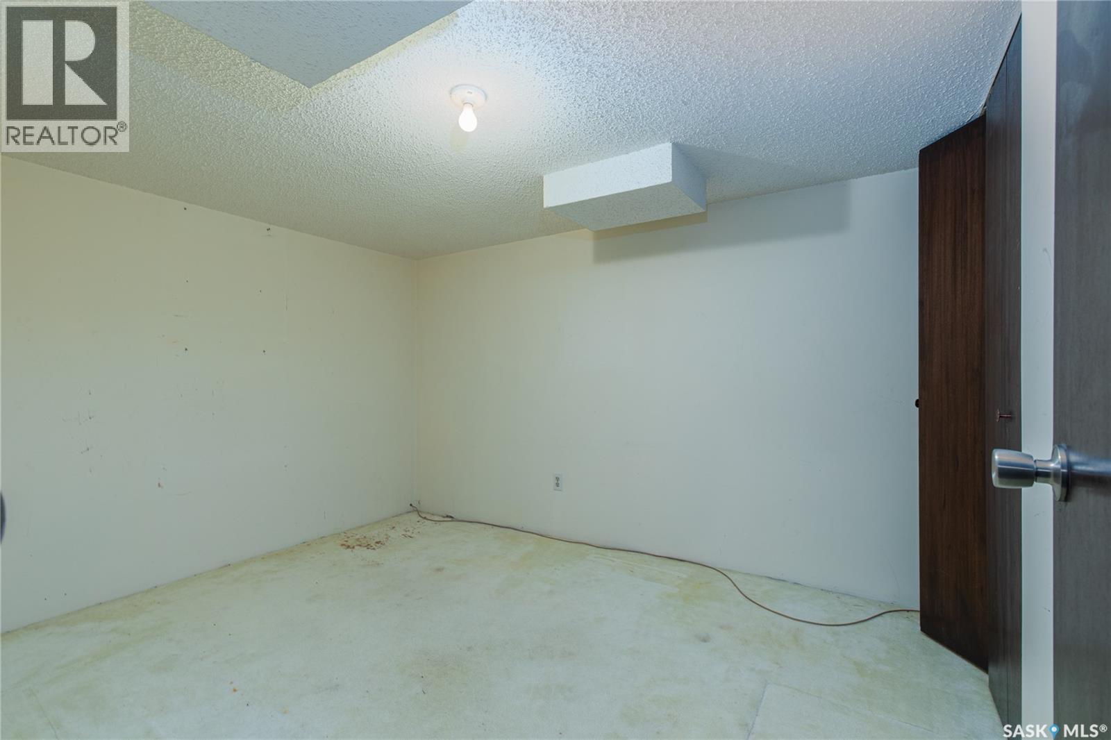 1229 Pascoe DRIVE W - 35