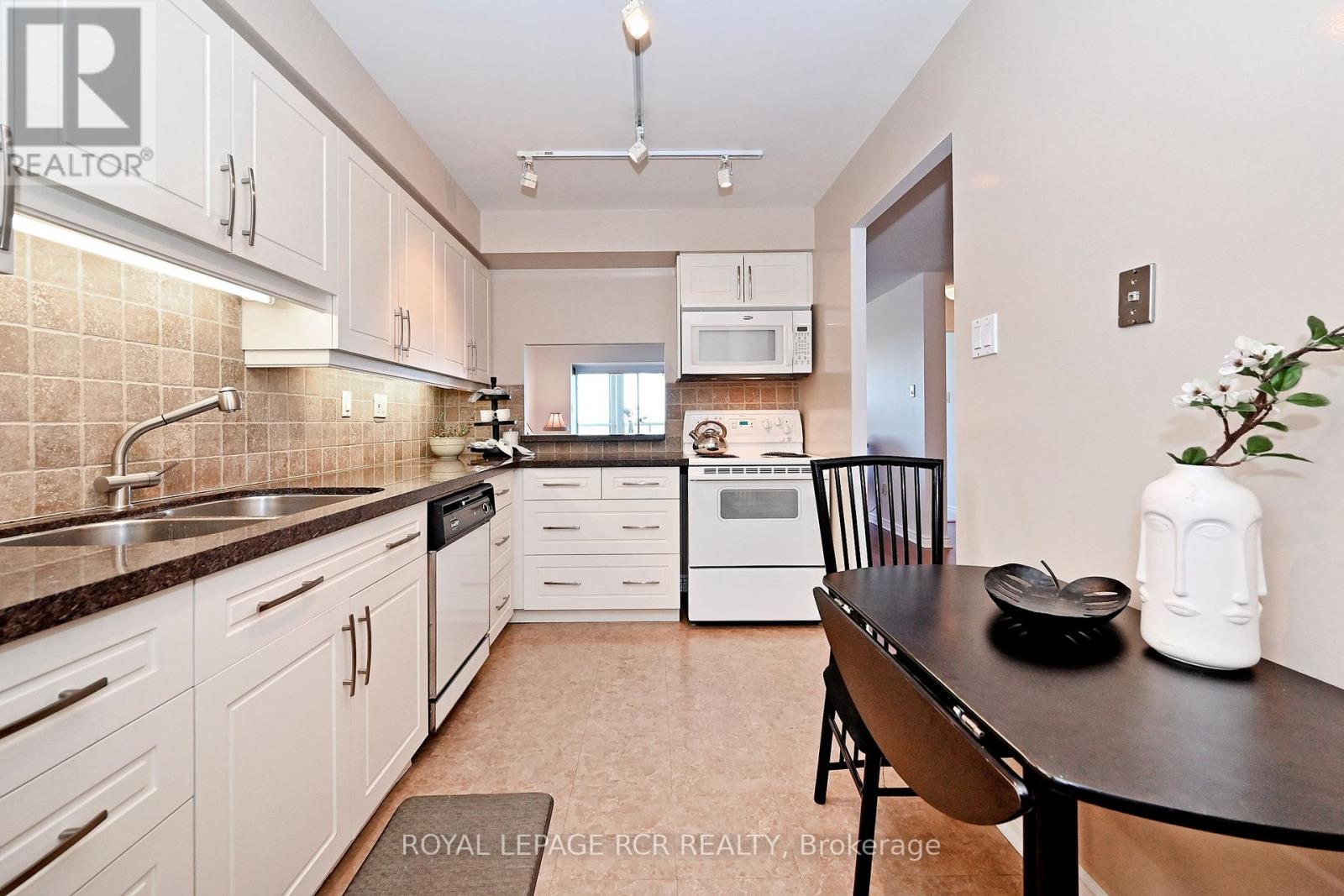#706 7300 YONGE STREET - 26