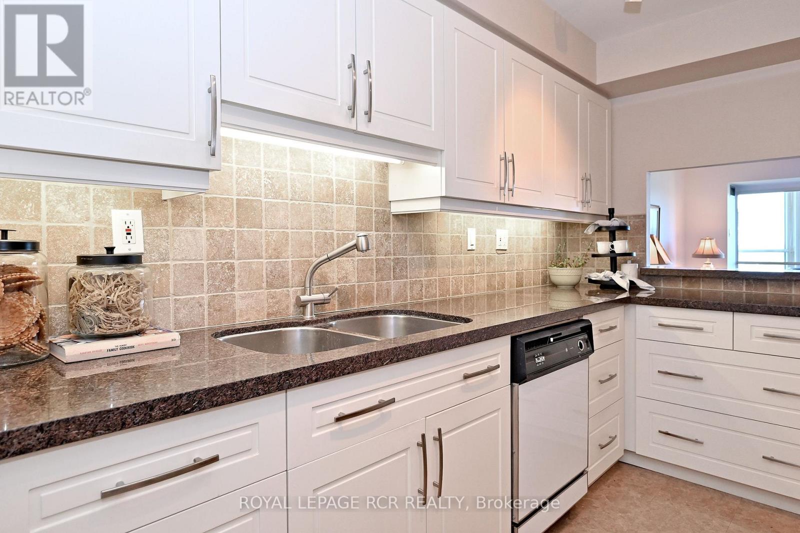 #706 7300 YONGE STREET - 27