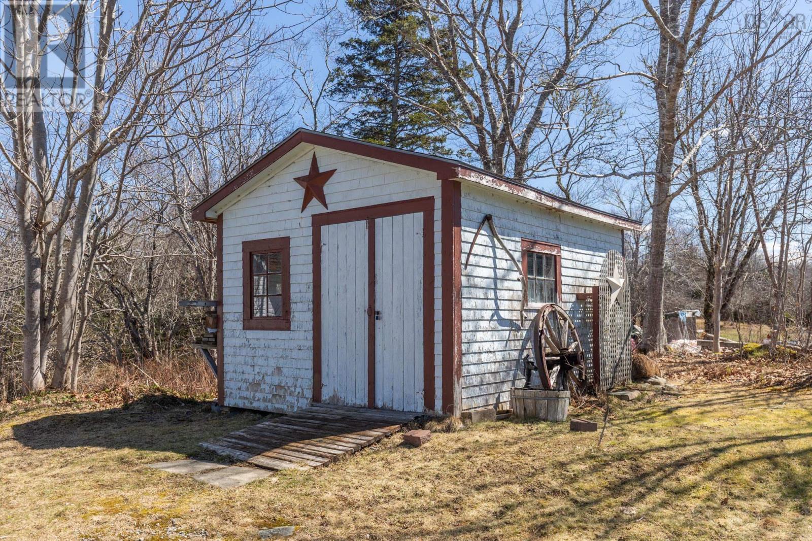 1 Belleville Road - 46
