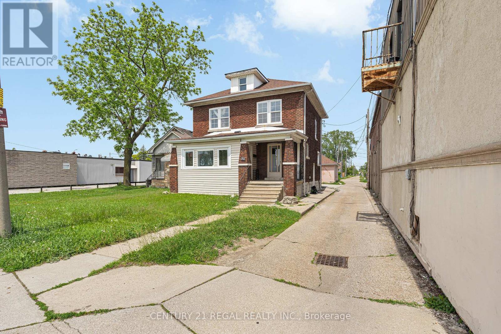 942 TECUMSEH ROAD E - 1