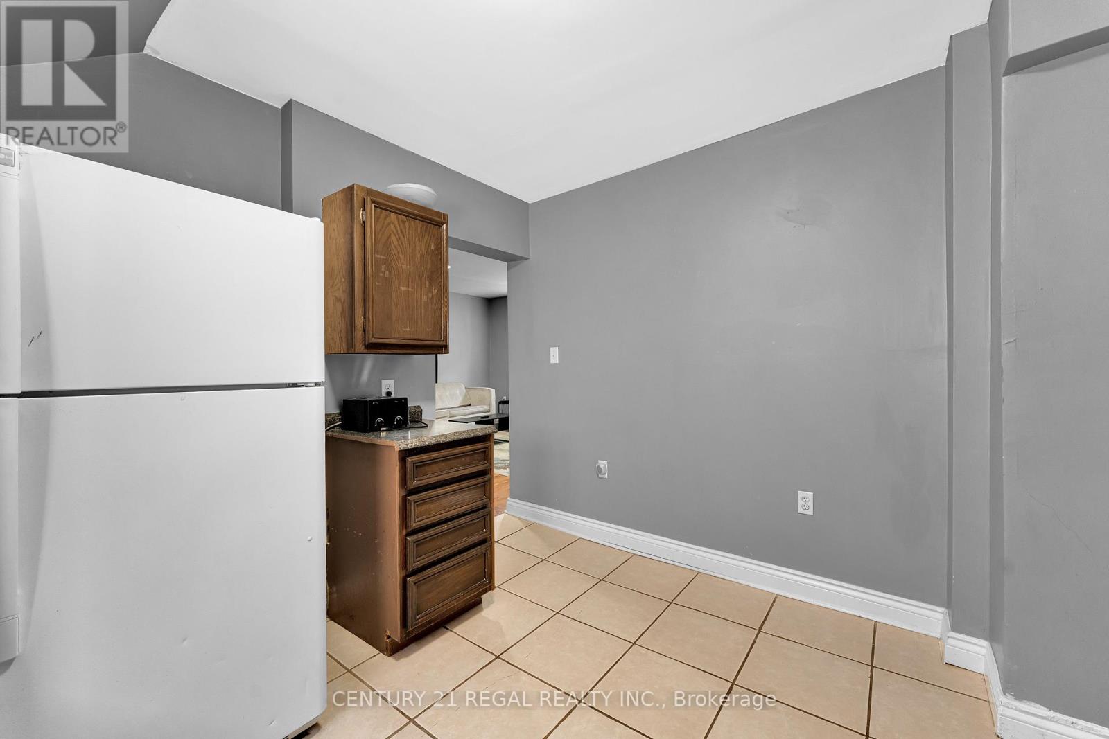 942 TECUMSEH ROAD E - 10
