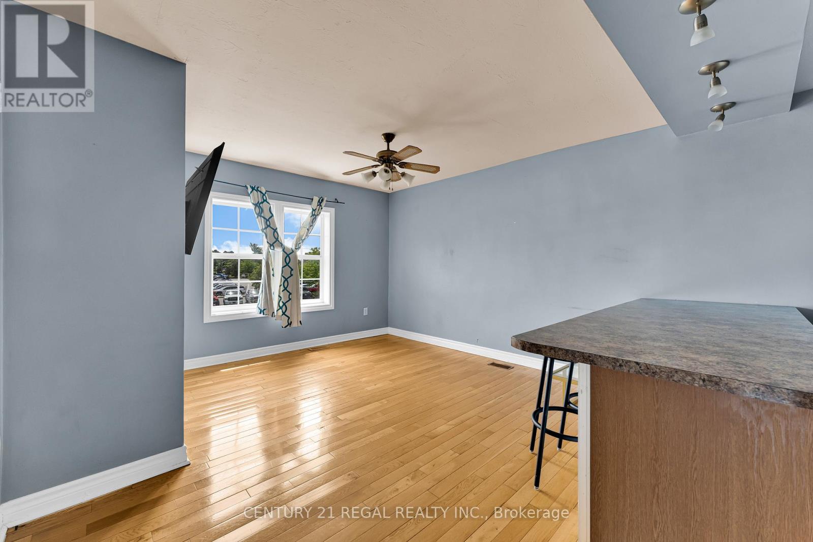 942 TECUMSEH ROAD E - 16
