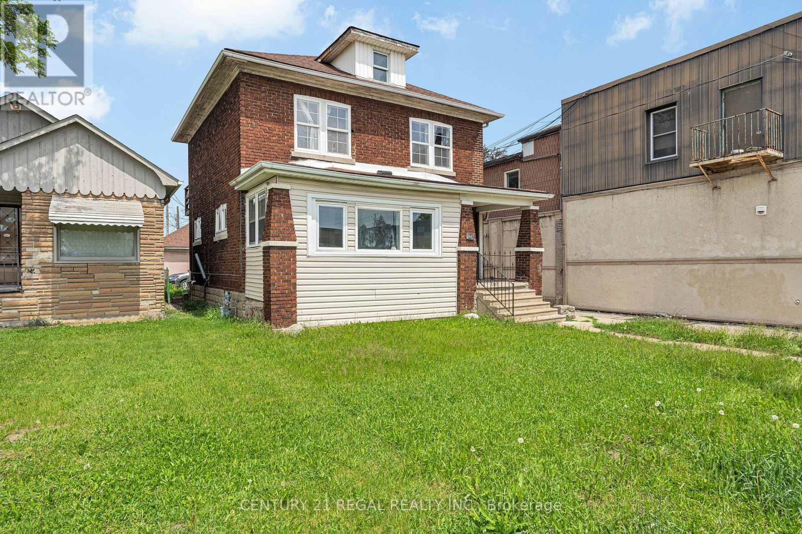 942 TECUMSEH ROAD E - 2
