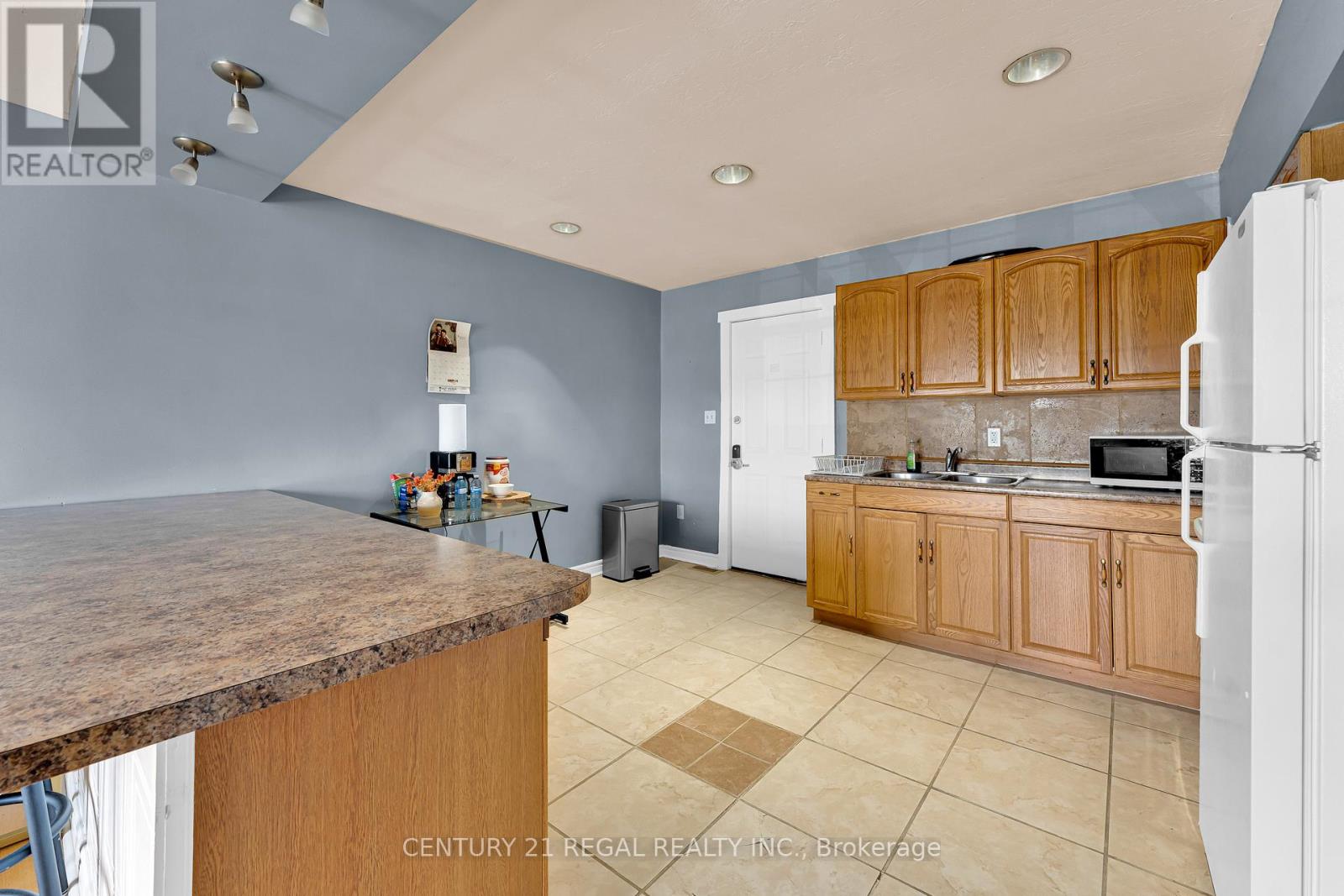 942 TECUMSEH ROAD E - 21