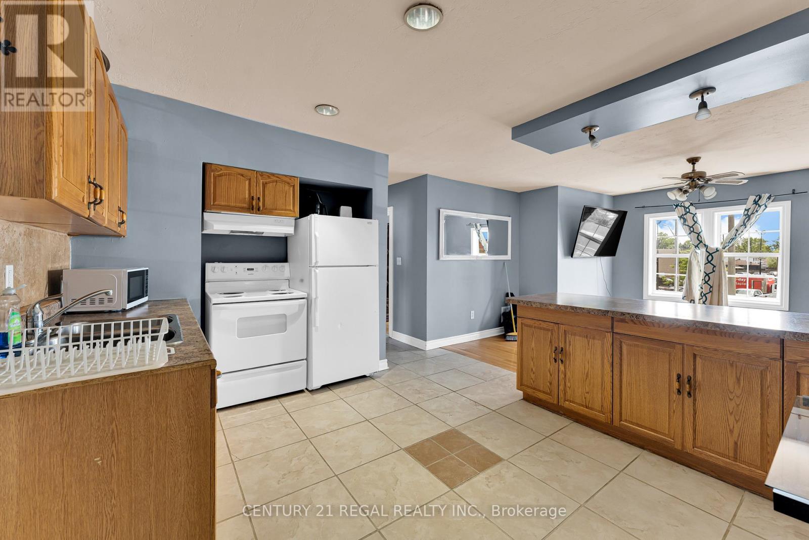 942 TECUMSEH ROAD E - 22