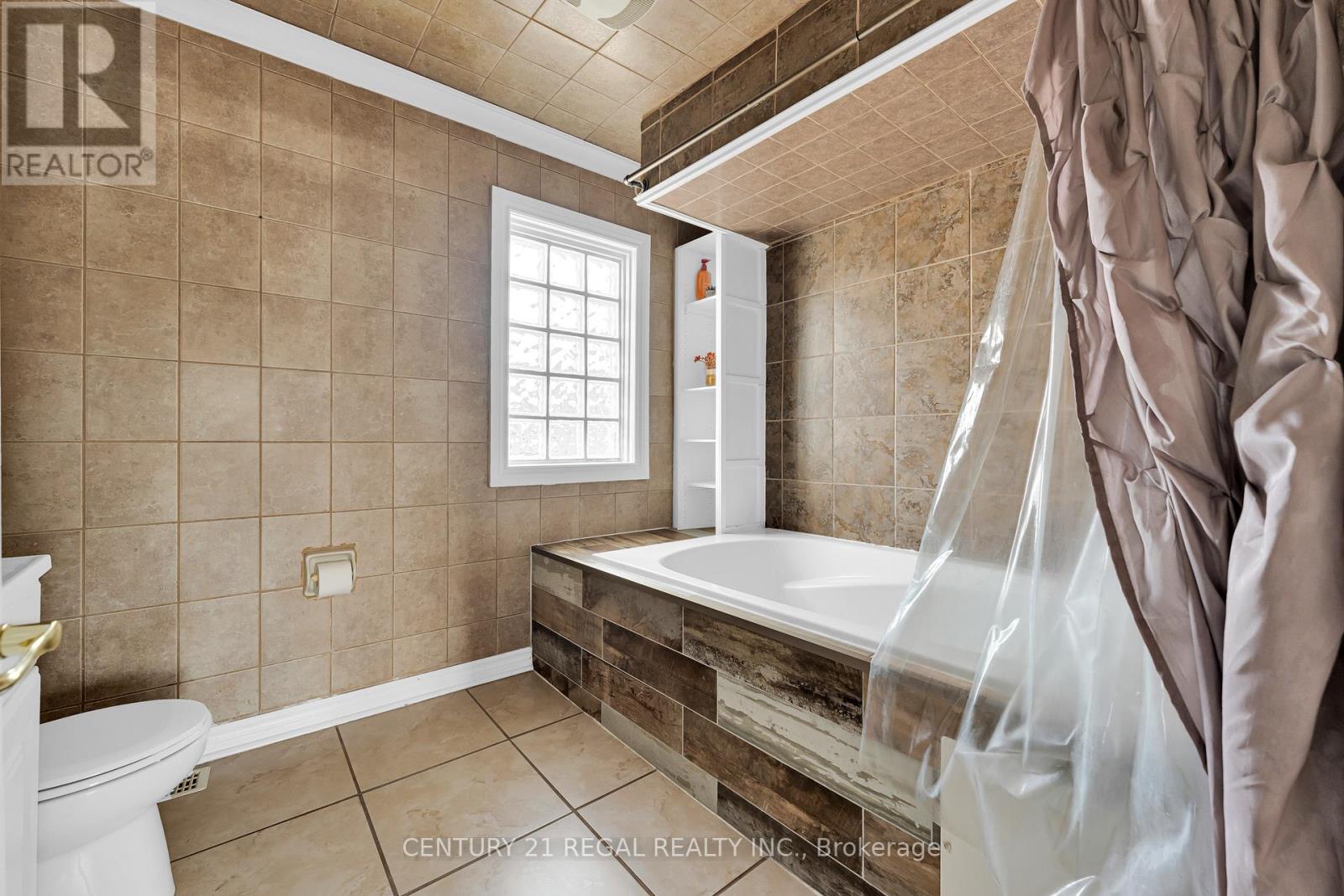 942 TECUMSEH ROAD E - 23