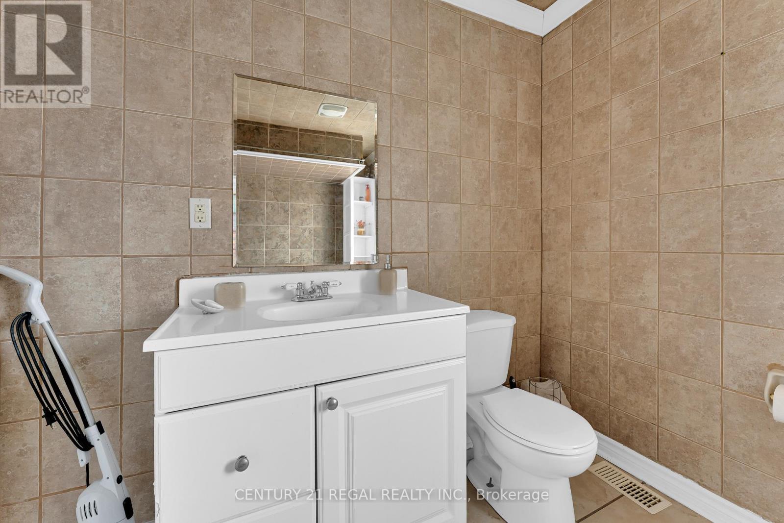 942 TECUMSEH ROAD E - 24