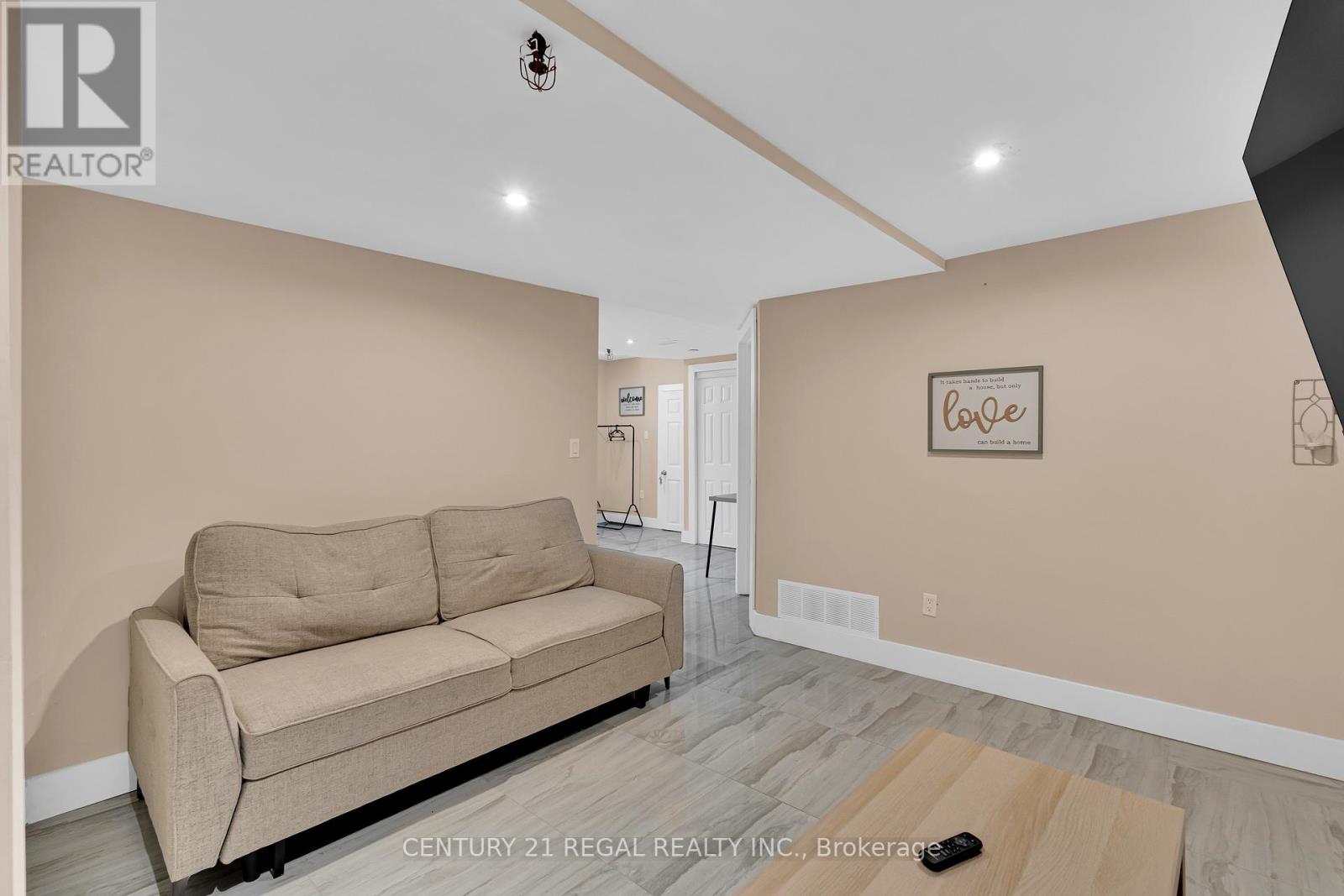 942 TECUMSEH ROAD E - 27