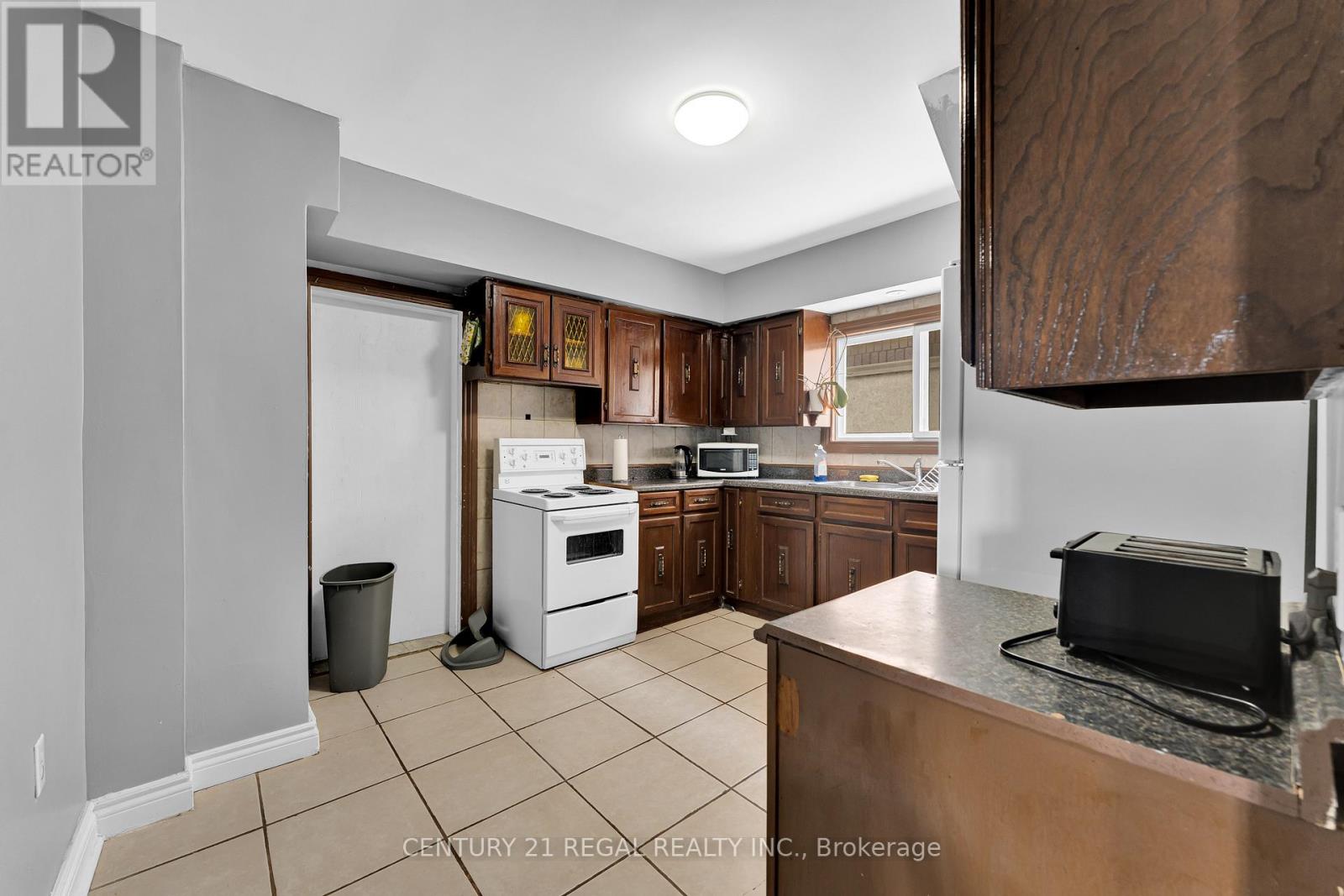 942 TECUMSEH ROAD E - 7