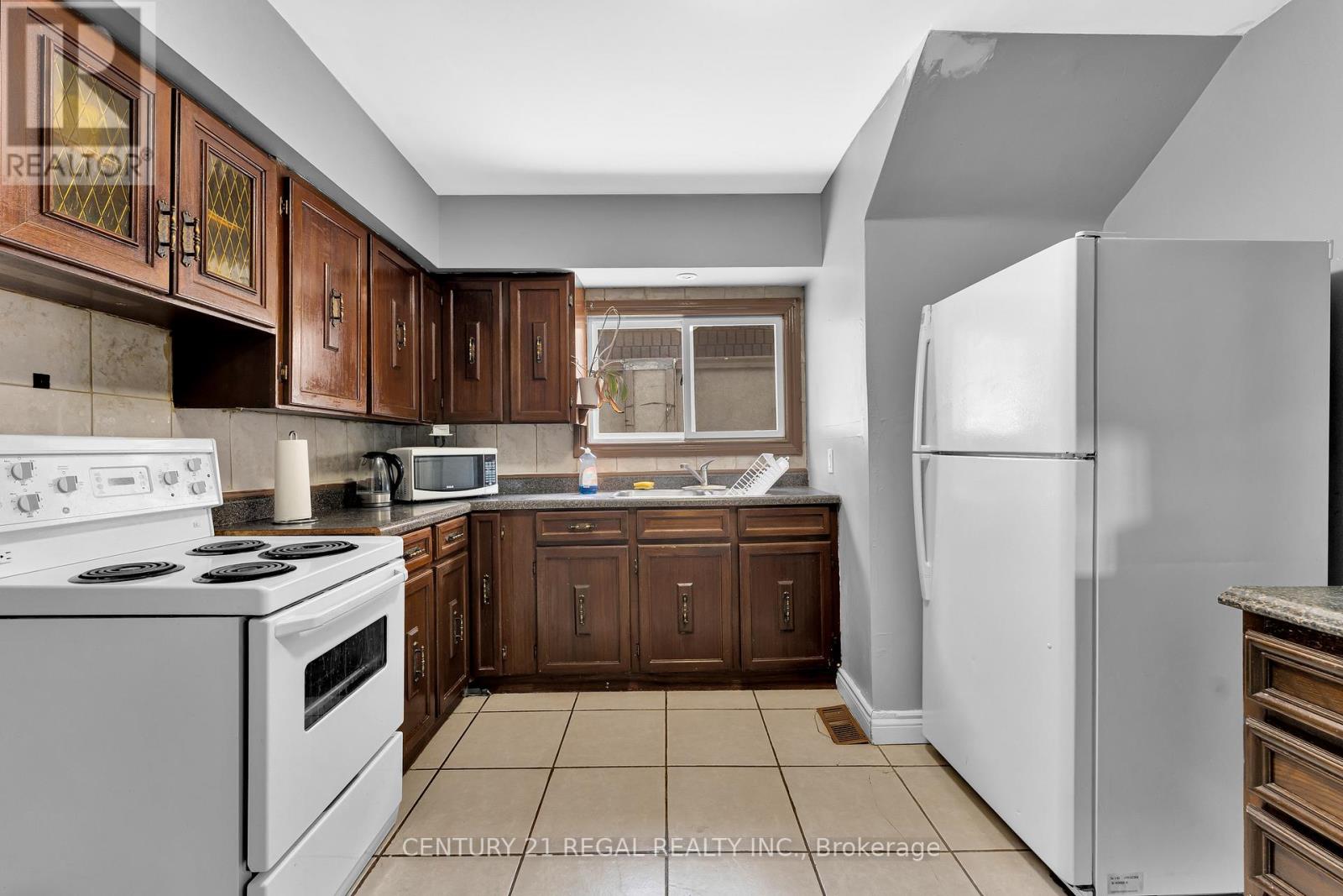 942 TECUMSEH ROAD E - 9