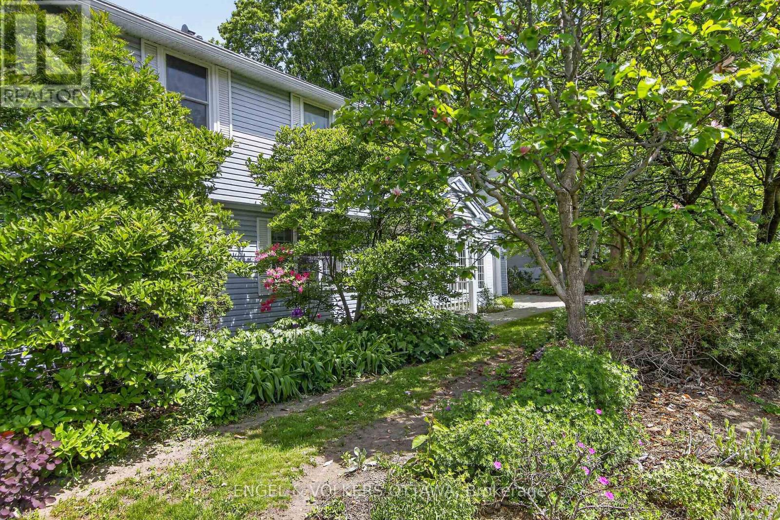 193 CUNNINGHAM AVENUE N - 4